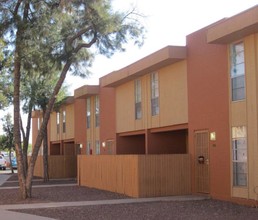 Miraflores in Tucson, AZ - Building Photo - Building Photo