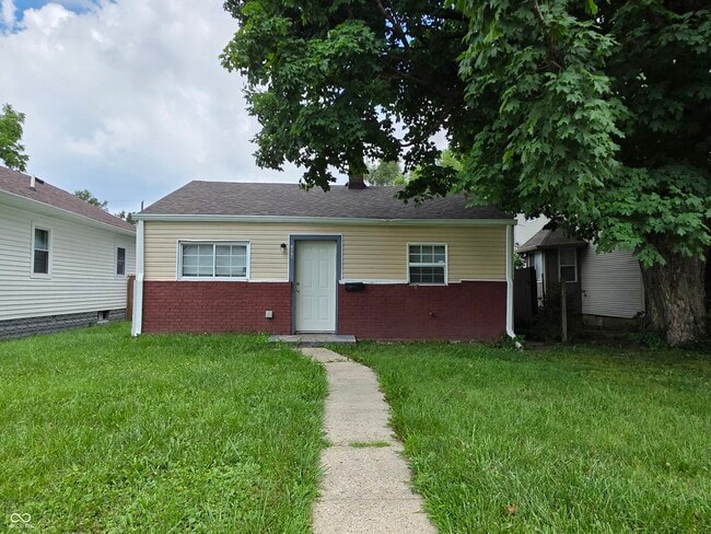 property at 1524 E Legrande Ave