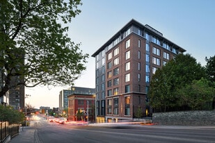 Hillside Apartments in Ottawa, ON - Building Photo