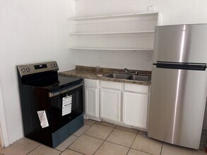 331 E 14th St in Apopka, FL - Foto de edificio - Building Photo