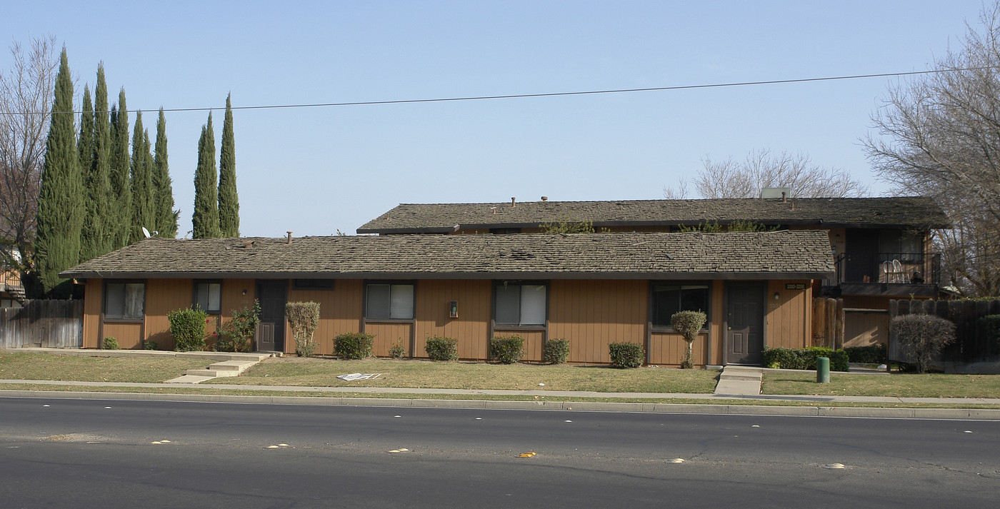 3350-3356 R St in Merced, CA - Building Photo