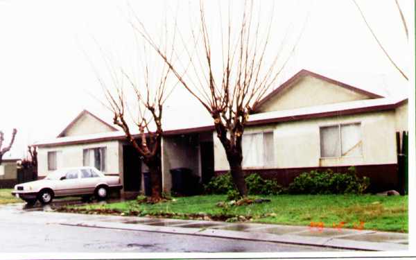 649-651 Mingo Way in Lathrop, CA - Building Photo