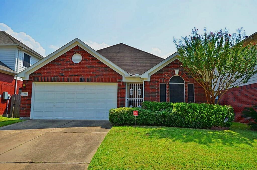 8835 Aspen Meadow Dr in Houston, TX - Building Photo