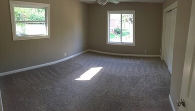 10601 W Garfield Ave in Wauwatosa, WI - Building Photo - Building Photo