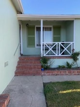 160 Hazelwood Dr in South San Francisco, CA - Foto de edificio - Building Photo