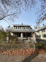 672 Sumner Ave in Springfield, MA - Building Photo