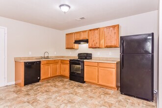 114 Whitestone Dr NE in Huntsville, AL - Building Photo - Building Photo