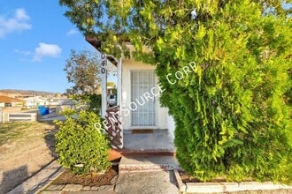 1040 Flora St in Barstow, CA - Building Photo - Building Photo