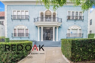 121 N Kenmore Ave in Los Angeles, CA - Building Photo - Building Photo