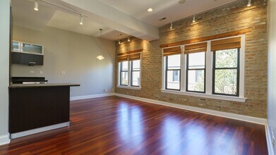 1356 W Estes Ave in Chicago, IL - Building Photo - Building Photo