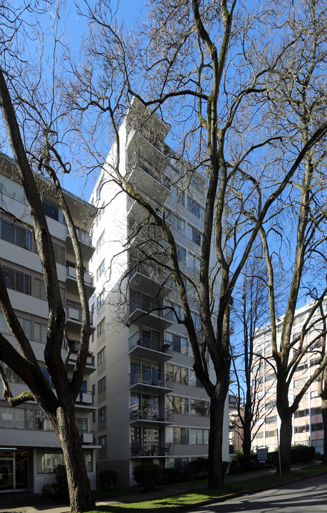 The Park Bay in Vancouver, BC - Building Photo