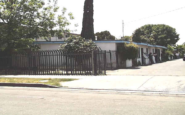 14654-14664 Blythe St in Panorama City, CA - Foto de edificio - Building Photo