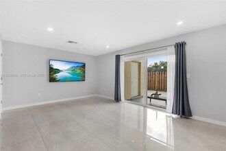 8443 SW 137th Ave in Miami, FL - Building Photo - Building Photo