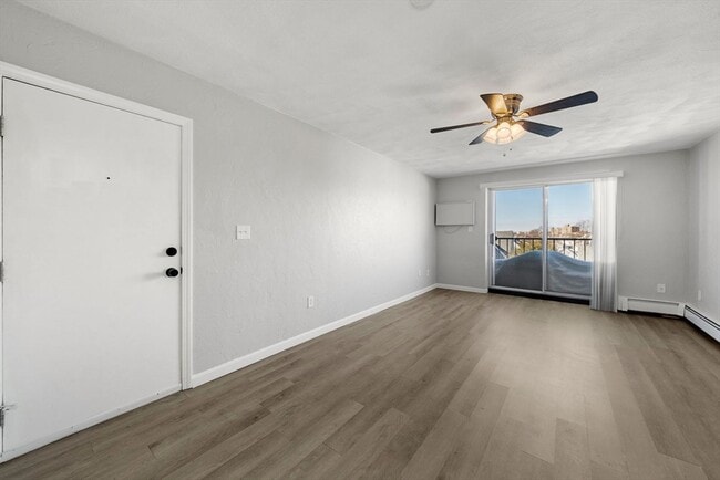 22 Irving St in Everett, MA - Foto de edificio - Building Photo