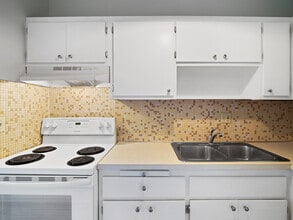 Cody Park Apartments in Willowick, OH - Foto de edificio - Building Photo