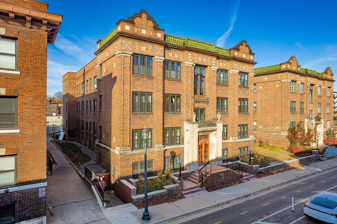 Cityview Condominiums in Minneapolis, MN - Building Photo