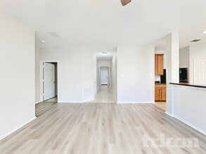 2809 Thistlewood Dr in Seagoville, TX - Foto de edificio - Building Photo