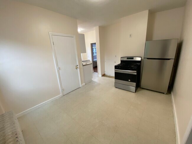 33 Everett Ave, Unit 1 in Somerville, MA - Building Photo - Building Photo