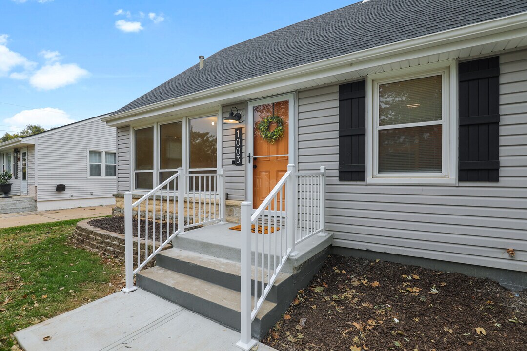 1003 E Hopkins Dr in Bellevue, NE - Building Photo