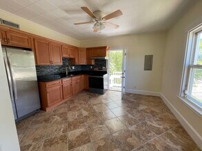 18 Shawmut St, Unit 2 in Weymouth, MA - Building Photo - Building Photo