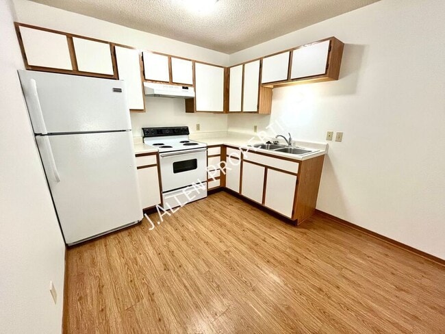 property at 904 Riverfront Rd