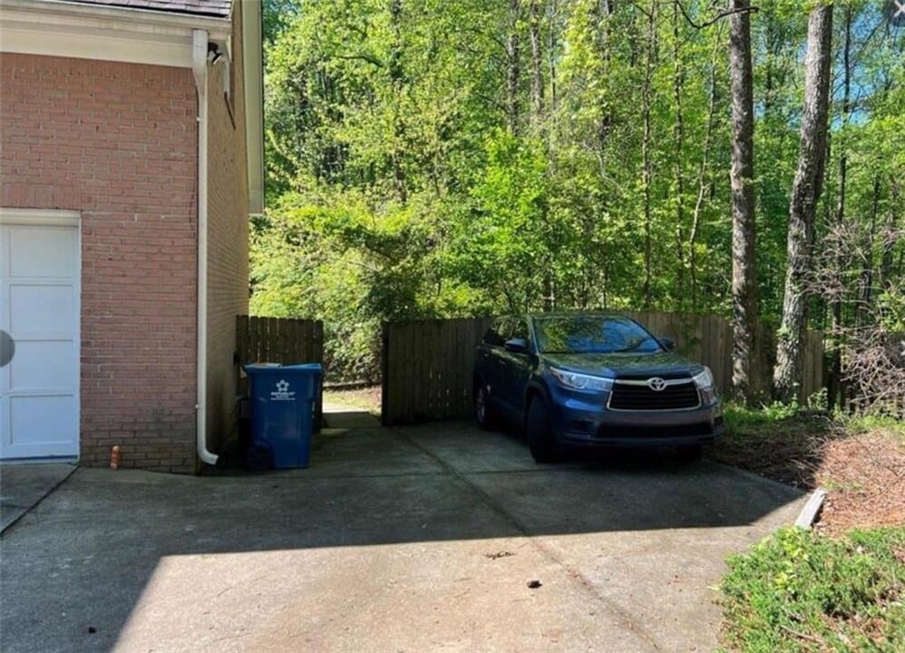 5495 Royce Dr in Duluth, GA - Building Photo