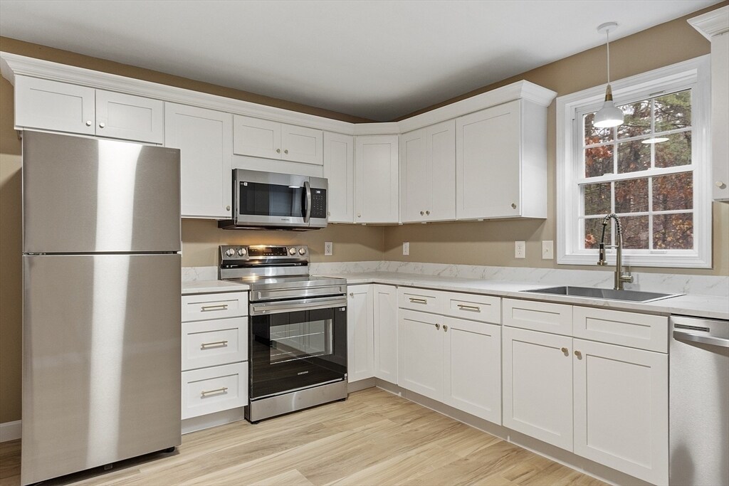 72 Patterson Rd in Shirley, MA - Building Photo