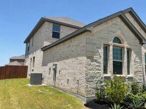 6013 S 14th St in Midlothian, TX - Building Photo - Building Photo