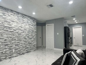 4960 SW 28th Terrace in Fort Lauderdale, FL - Building Photo - Building Photo