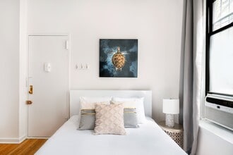 327 E 75th St in New York, NY - Building Photo - Building Photo