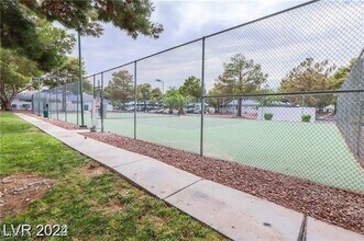 2117 Chertsey Dr in Las Vegas, NV - Foto de edificio - Building Photo