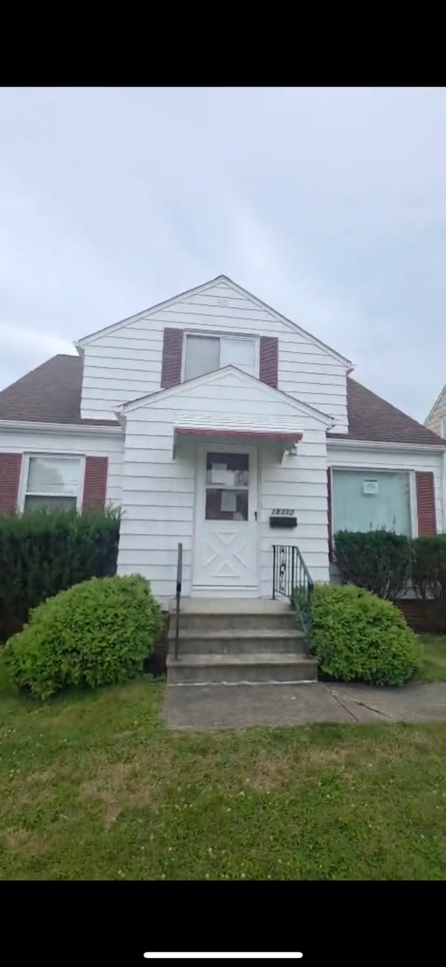 18312 Edinboro Ave in Maple Heights, OH - Building Photo - Building Photo