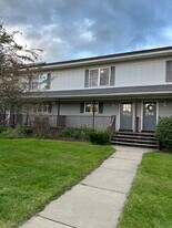 10 Lyon Ln in Essex Junction, VT - Building Photo