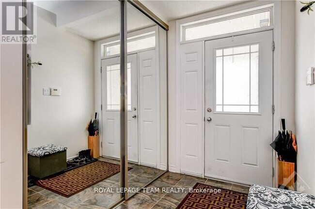 153 Tapestry Dr in Ottawa, ON - Building Photo - Building Photo