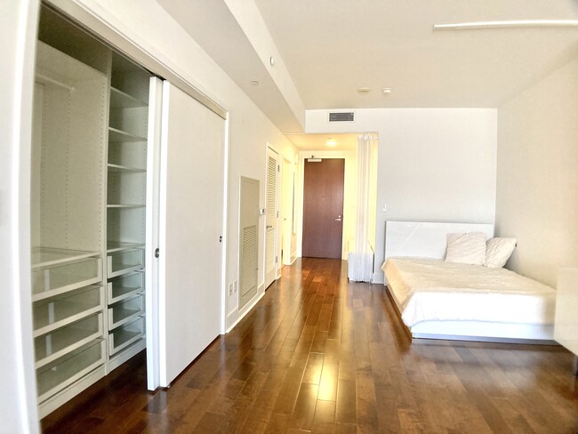 88 E San Fernando St, Unit 504 in San Jose, CA - Building Photo - Building Photo