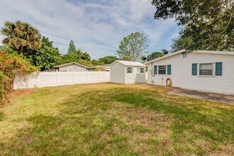 741 Smith St in Sebastian, FL - Foto de edificio - Building Photo