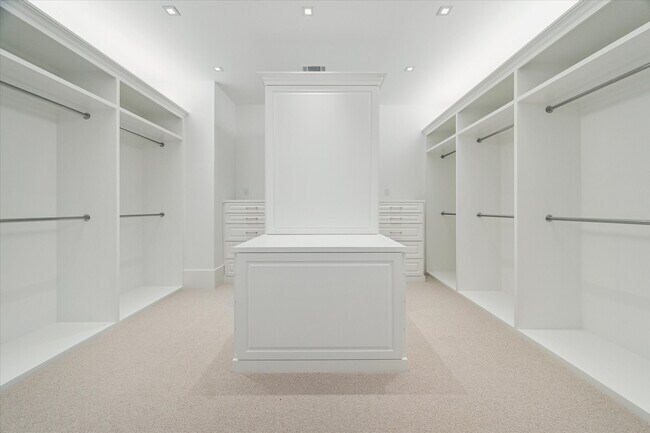 property at 2711 Eastgrove Ln