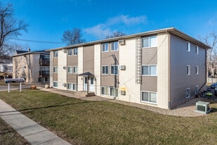 Country Club View in Cedar Rapids, IA - Building Photo