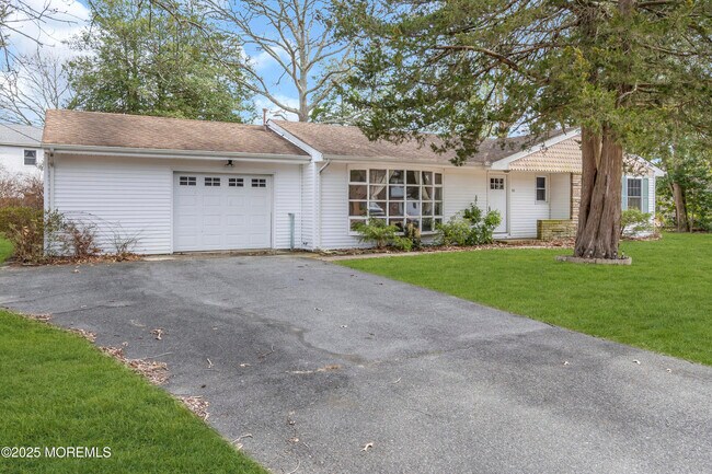 12 Pinehurst Dr in Little Egg Harbor Township, NJ - Building Photo - Building Photo