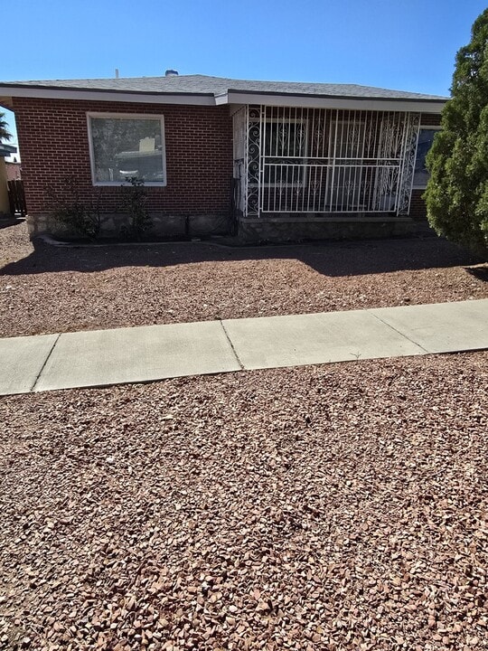 3218 Monroe Ave in El Paso, TX - Building Photo