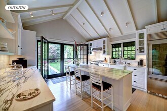 95 Fordham Rd in Southampton, NY - Foto de edificio - Building Photo