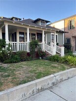 207 9th St in Huntington Beach, CA - Building Photo