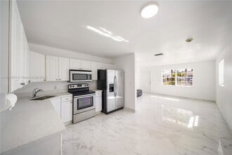 2709 NW 54th St in Fort Lauderdale, FL - Building Photo - Building Photo
