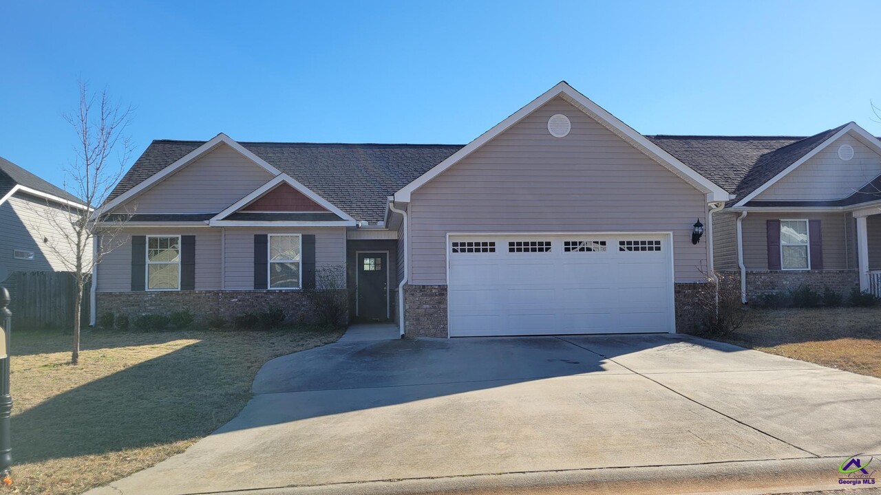 118 Sutton Dr in Perry, GA - Foto de edificio