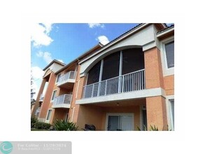 6960 SW 39th St in Fort Lauderdale, FL - Foto de edificio - Building Photo