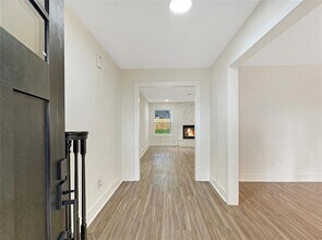 5034 Oak Shadows Dr in Houston, TX - Building Photo - Building Photo