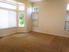 5215 Vía Amore in Fresno, CA - Building Photo - Building Photo