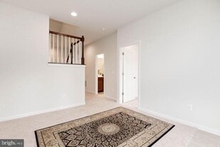 42482 Dogwood Glen Square in Sterling, VA - Building Photo