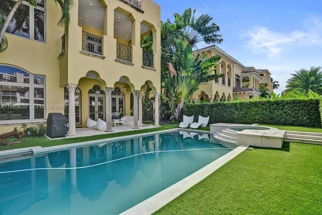 property at 1516 Island Blvd