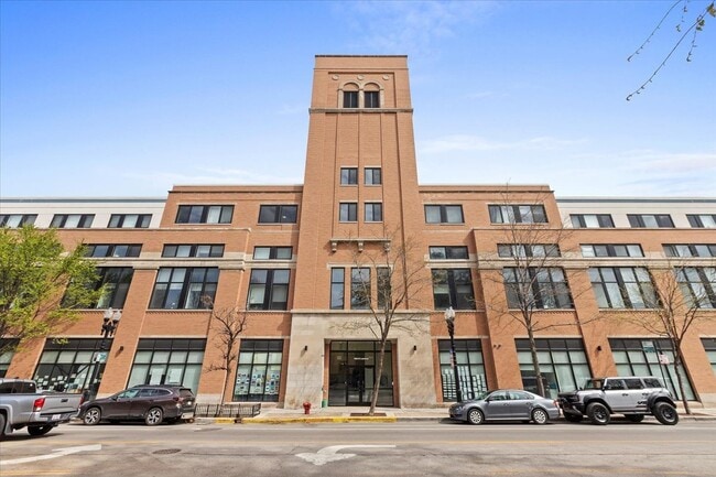 property at 1900 W Lawrence Ave